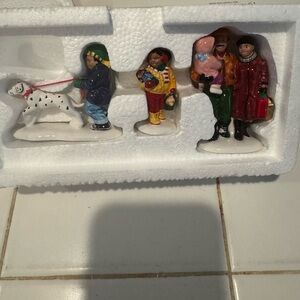 Dept 56  Original Snow Village  The Whole Family Goes Shopping 54905